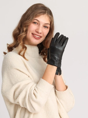 Кожаные перчатки с вышивкой